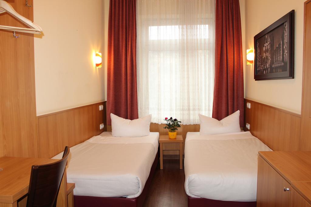 Altan Hotel Hamburg-Harburg Buitenkant foto