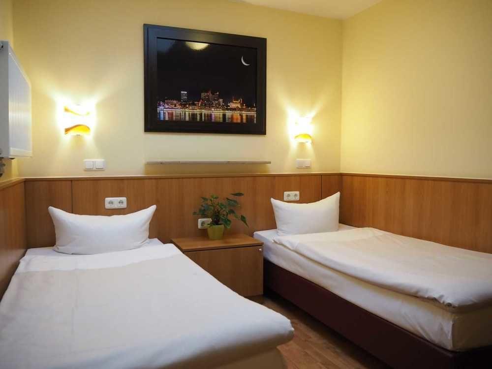 Altan Hotel Hamburg-Harburg Buitenkant foto